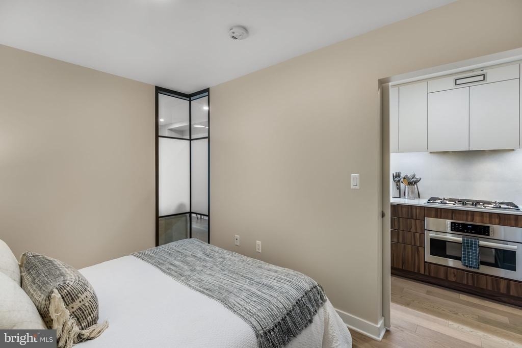 37 L Street Se - Photo 18
