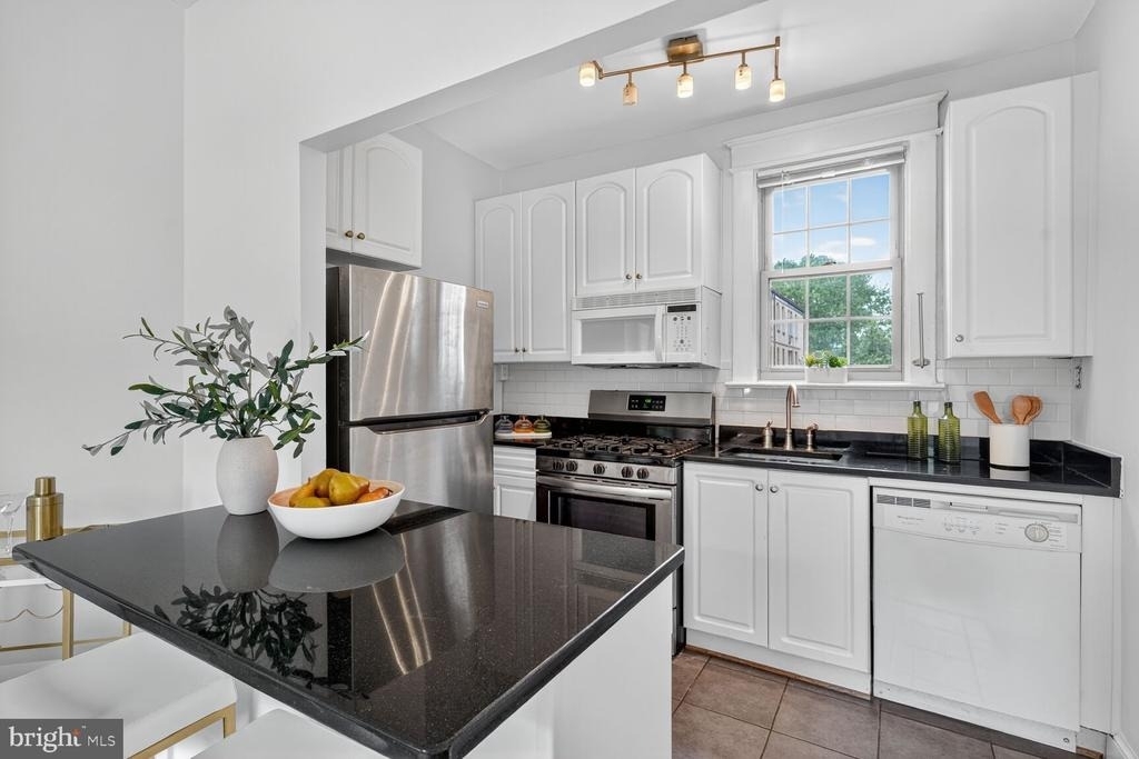 3026 Wisconsin Avenue Nw - Photo 8