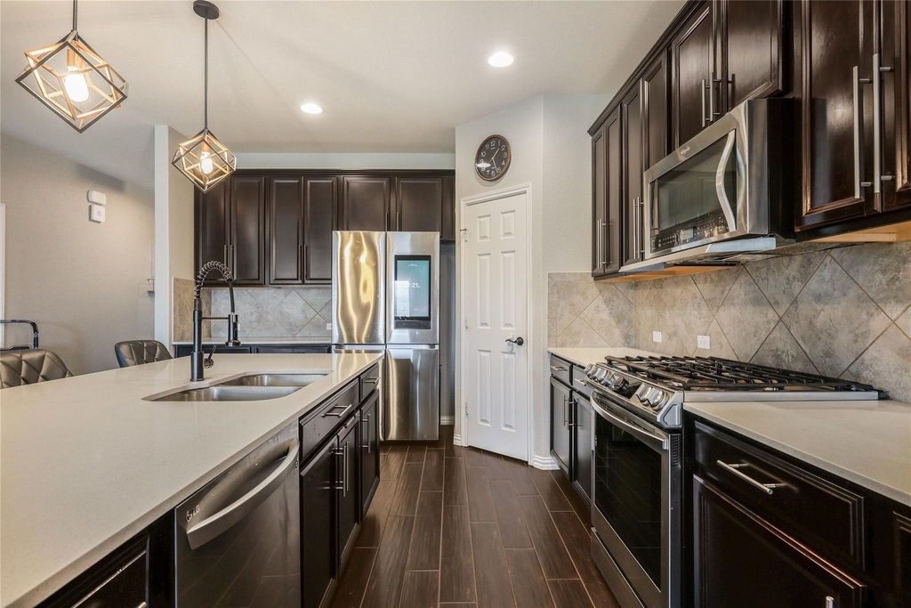 7013 Armagh Dr - Photo 8