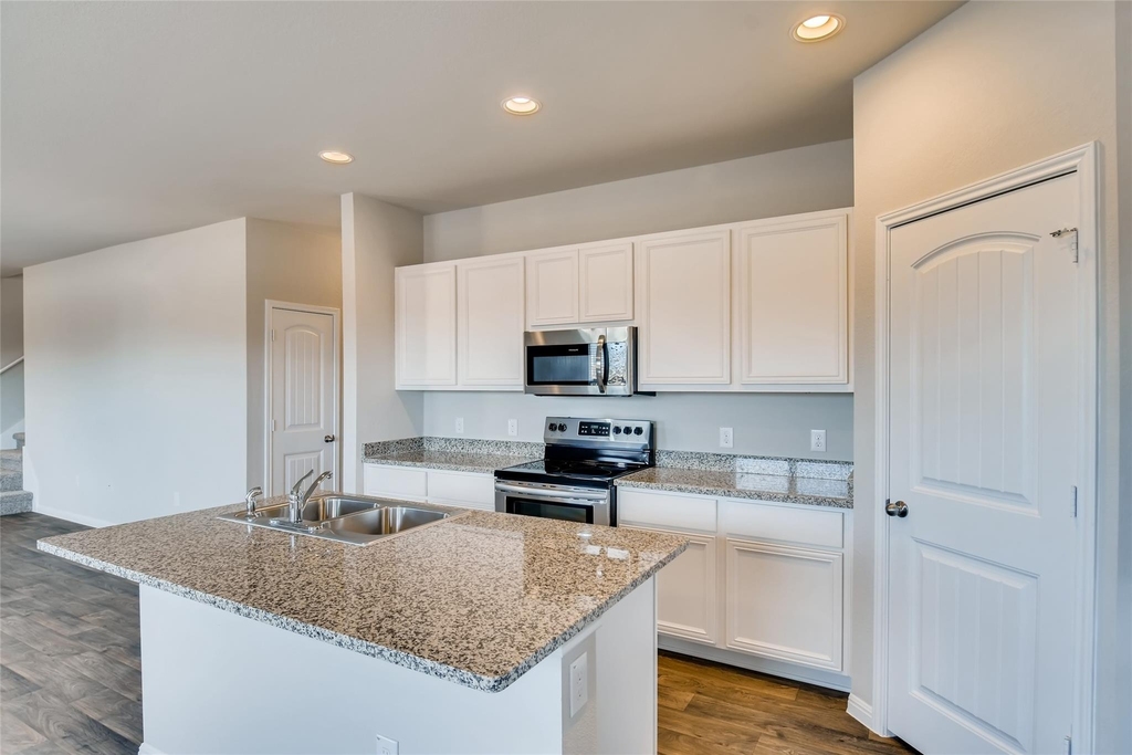 121 Freedom Park Ave - Photo 5
