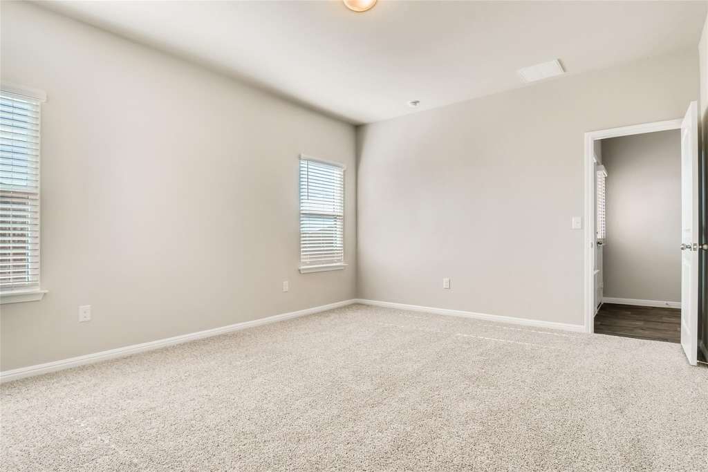 121 Freedom Park Ave - Photo 11