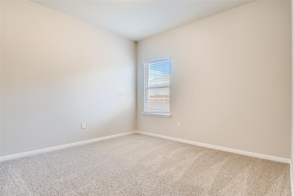 121 Freedom Park Ave - Photo 16