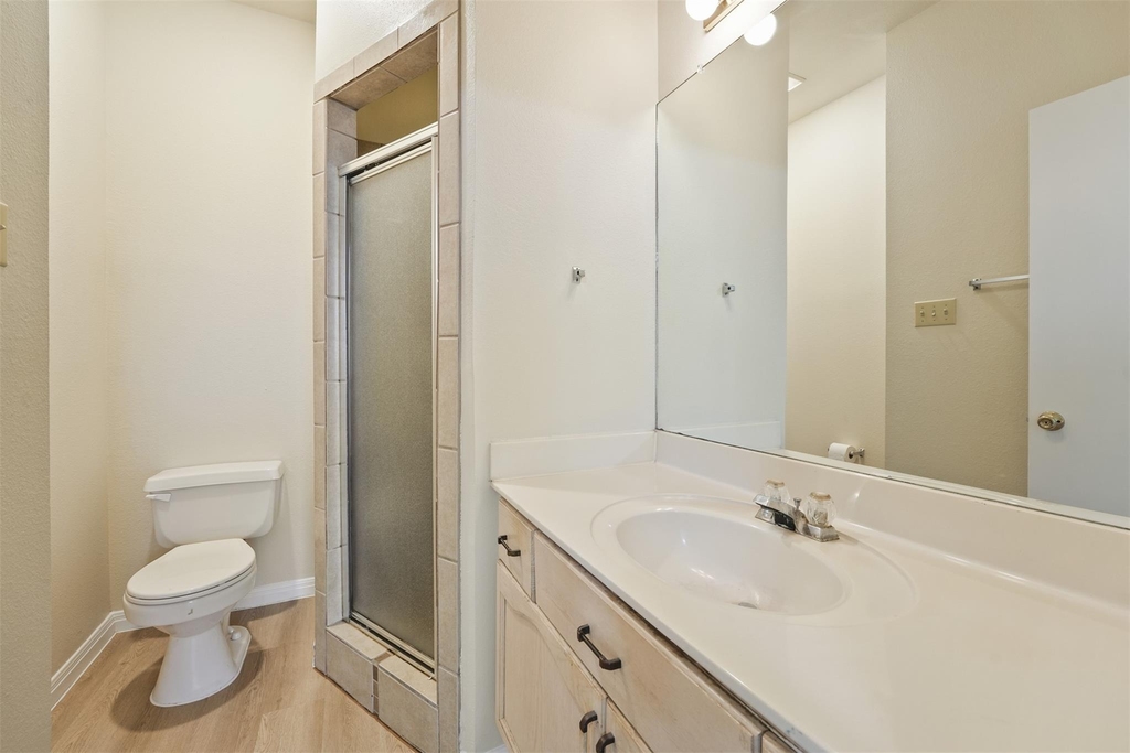 502 Gregory Ct - Photo 12