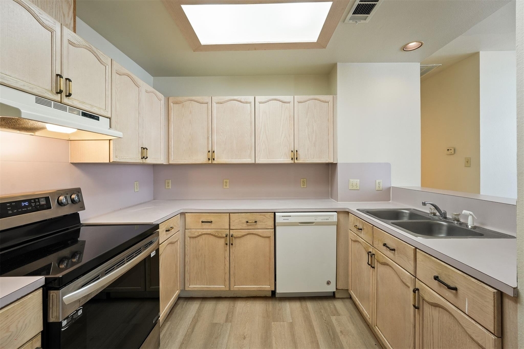 502 Gregory Ct - Photo 10