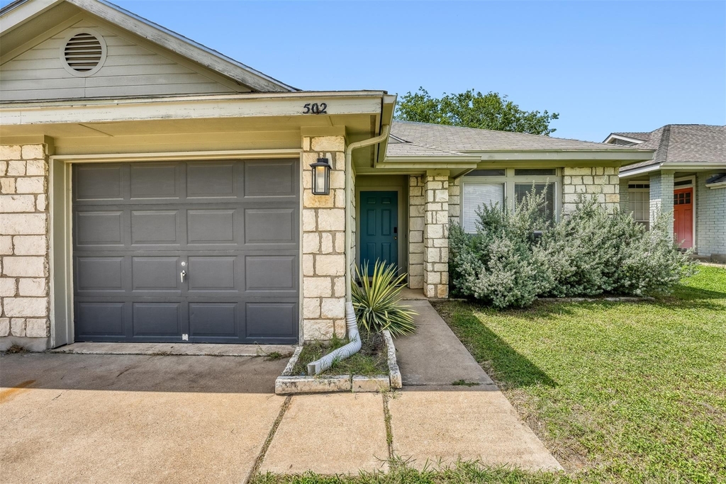 502 Gregory Ct - Photo 0