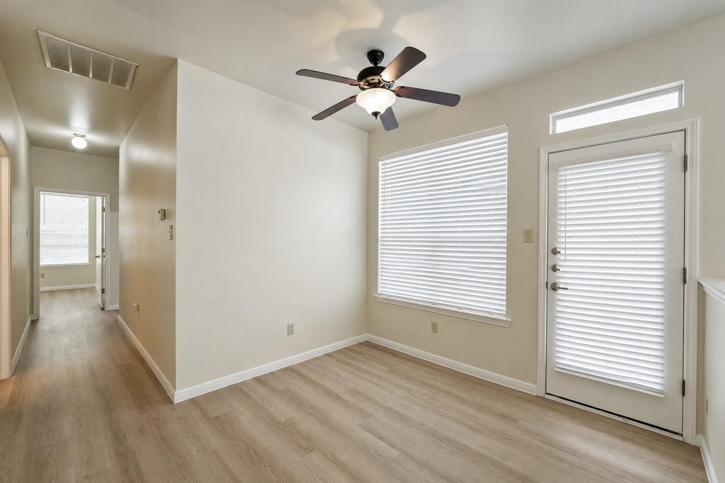 502 Gregory Ct - Photo 7