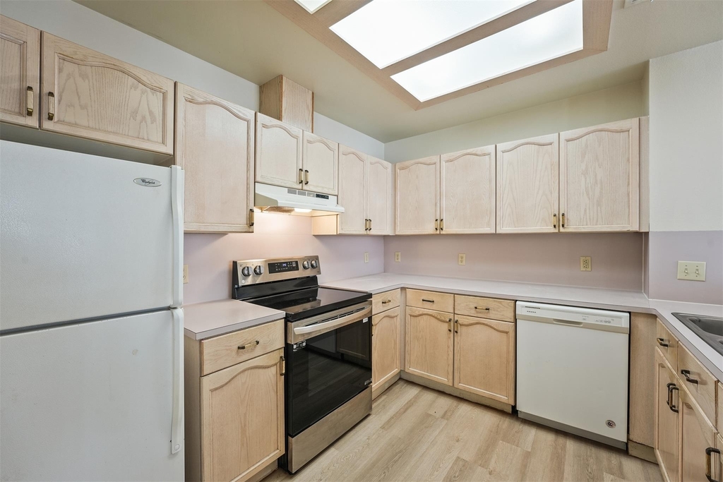 502 Gregory Ct - Photo 8