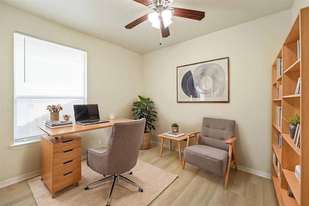 502 Gregory Ct - Photo 3