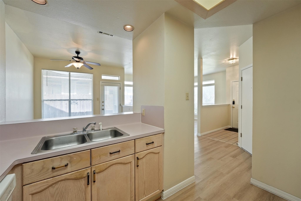 502 Gregory Ct - Photo 9