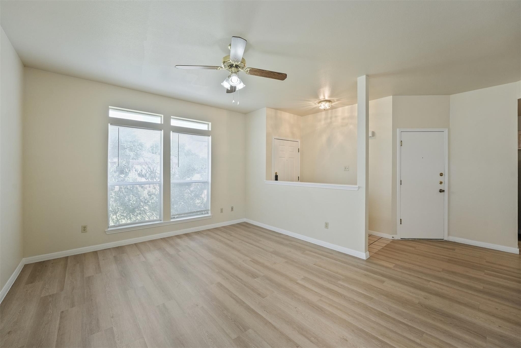 502 Gregory Ct - Photo 6