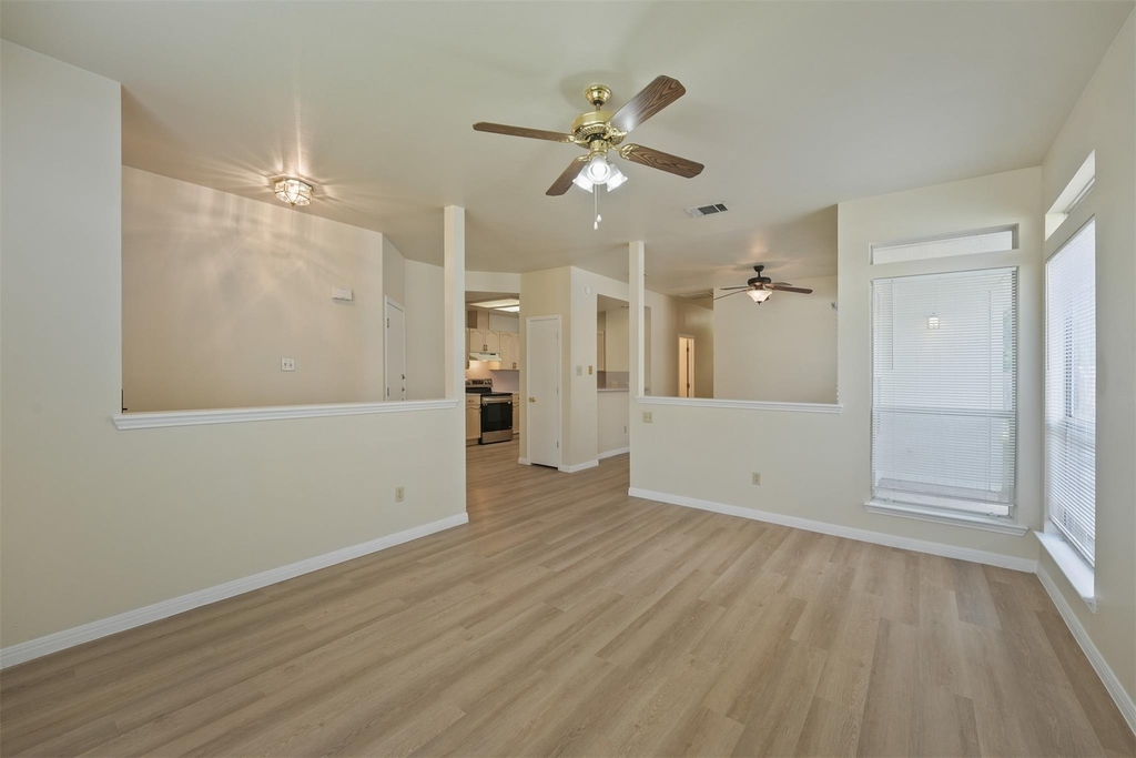 502 Gregory Ct - Photo 5