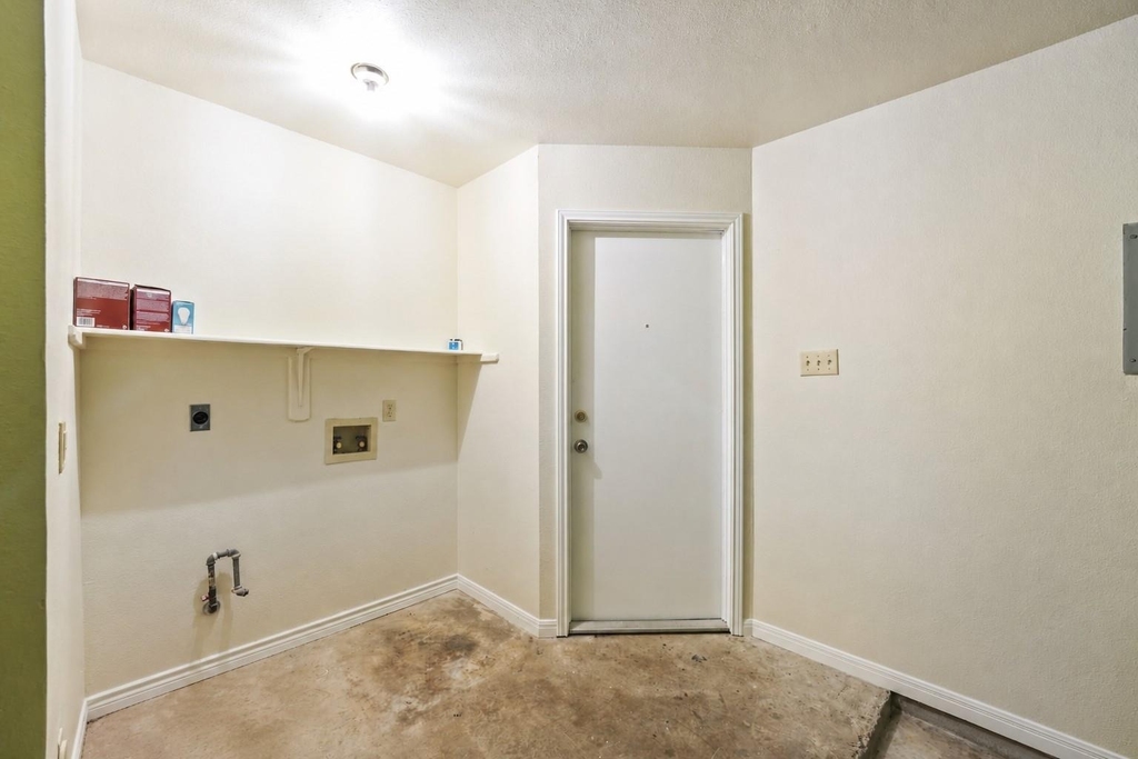 502 Gregory Ct - Photo 18