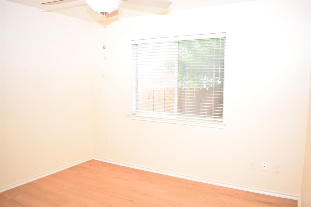 2418 Willow Way - Photo 18
