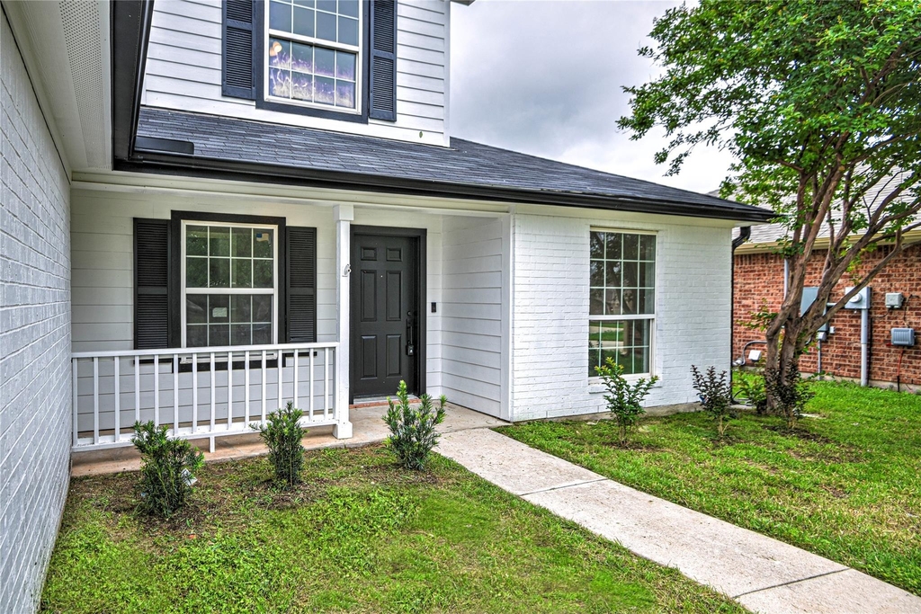 7720 Honeysuckle Dr - Photo 2