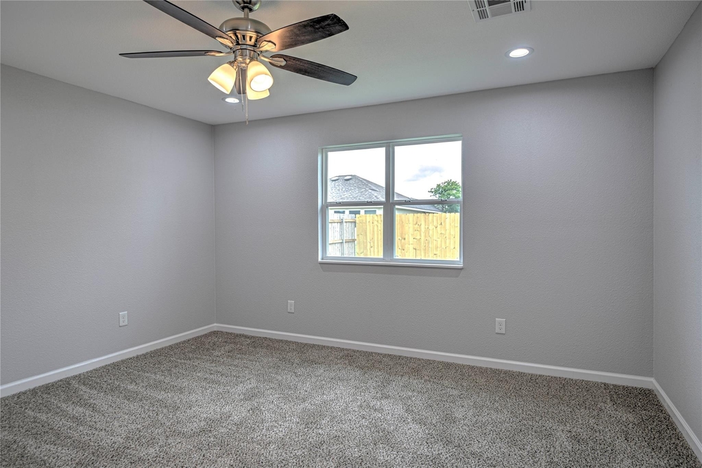 7720 Honeysuckle Dr - Photo 16