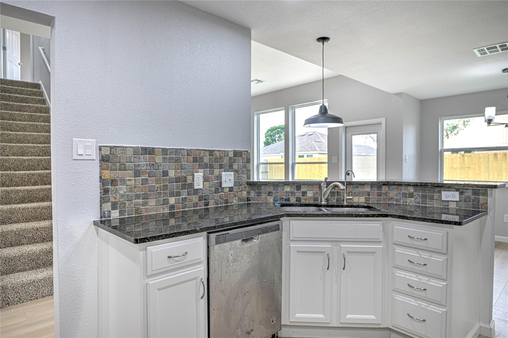 7720 Honeysuckle Dr - Photo 15