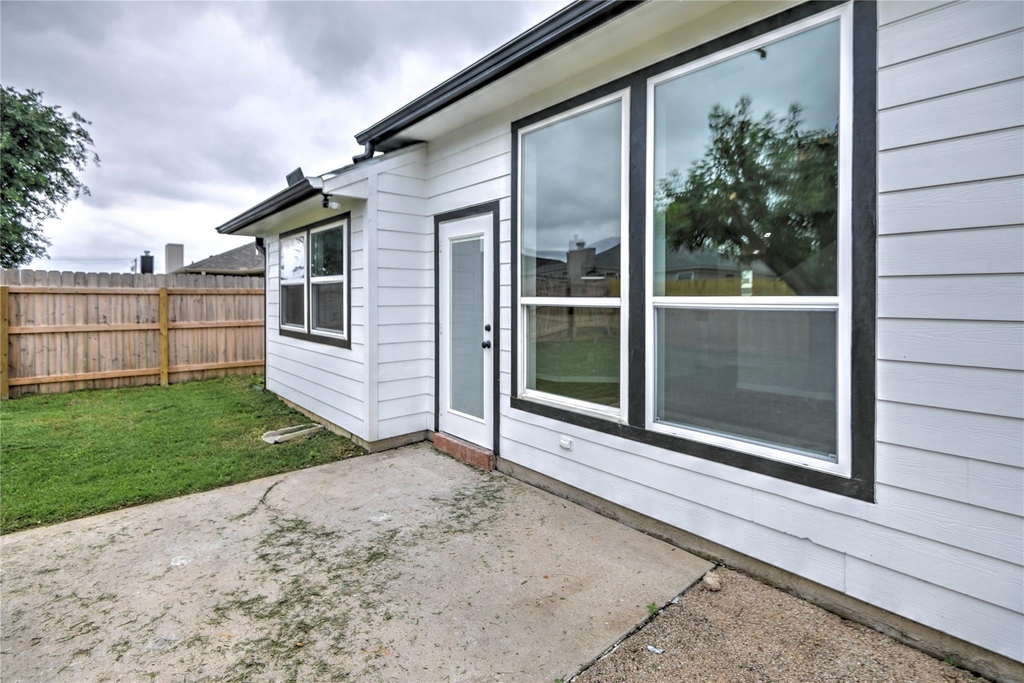 7720 Honeysuckle Dr - Photo 31