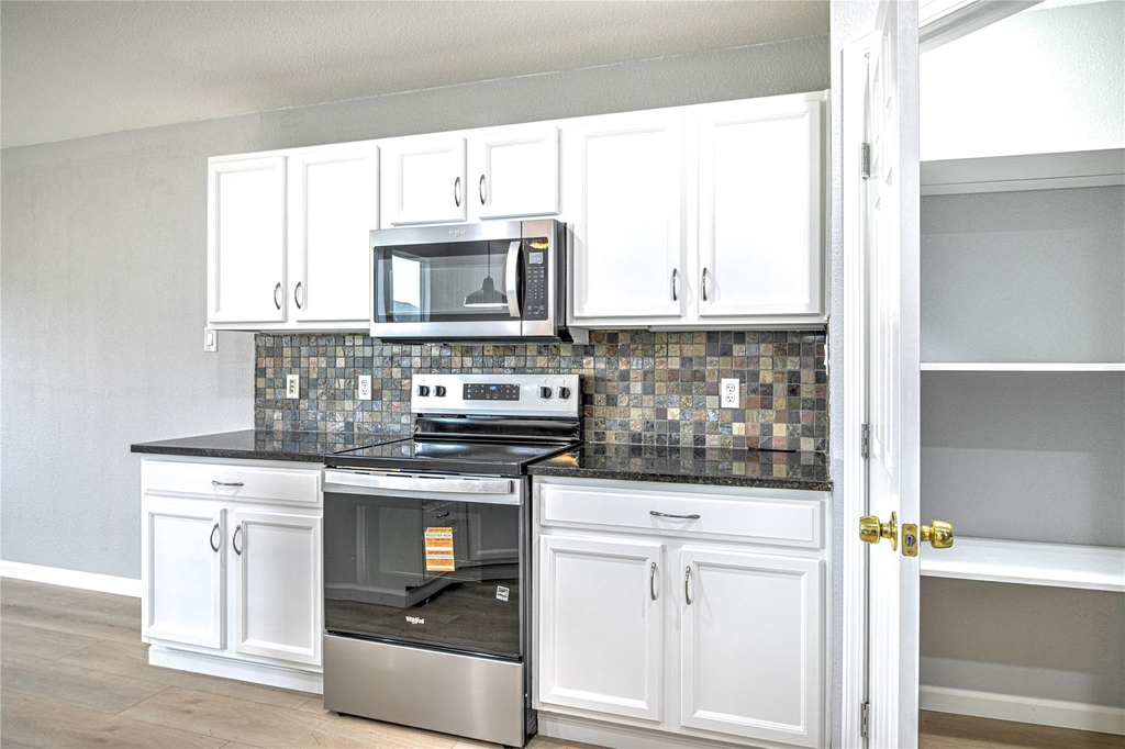 7720 Honeysuckle Dr - Photo 14