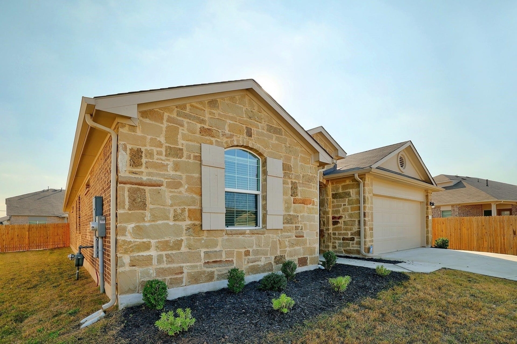 105 Brunnen Way - Photo 1