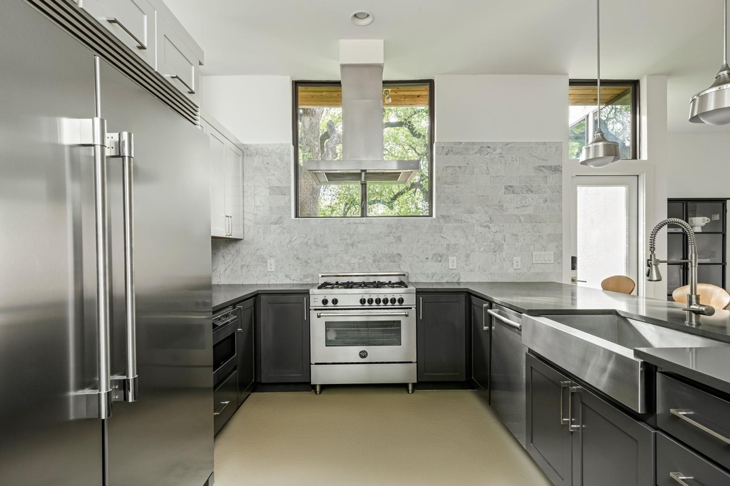 1407 Parkinson Dr - Photo 9