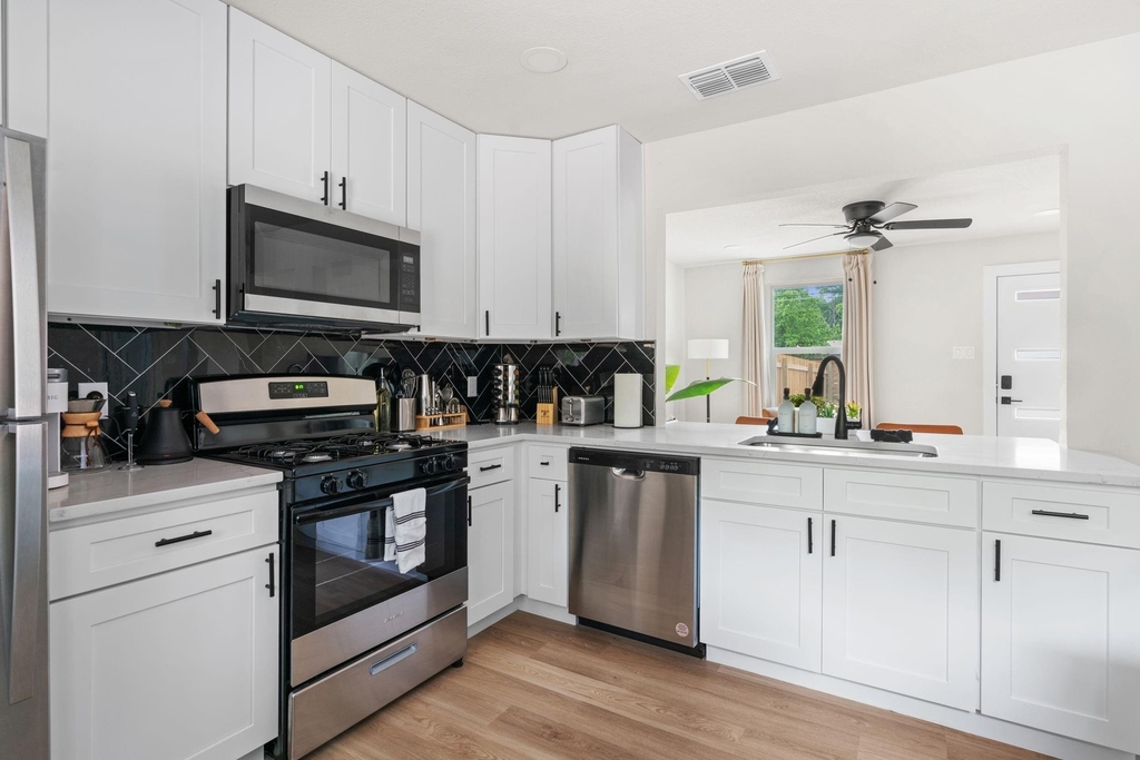 1618 Webberville Rd - Photo 8