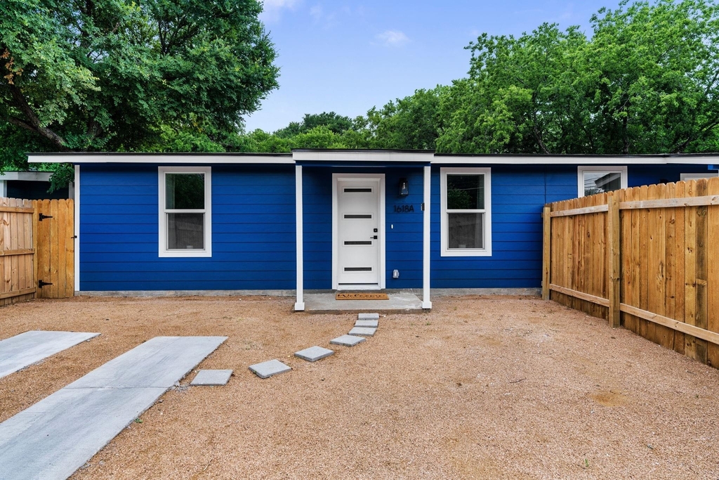1618 Webberville Rd - Photo 0