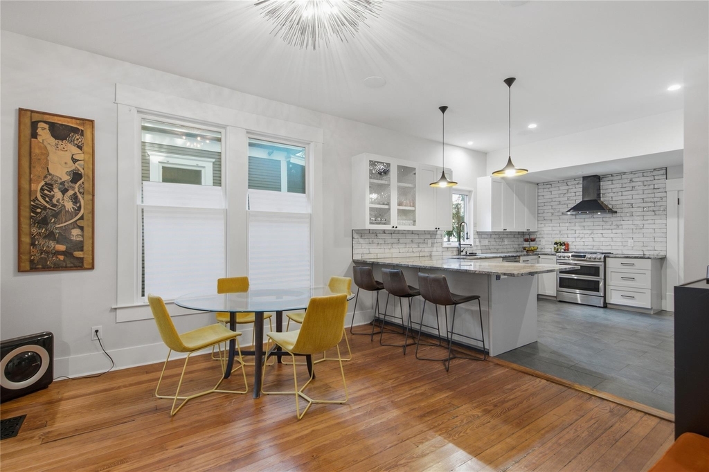 906 Willow St - Photo 3