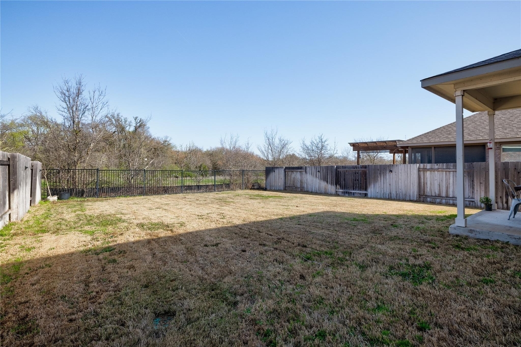 5901 Scenic Lake Dr - Photo 37