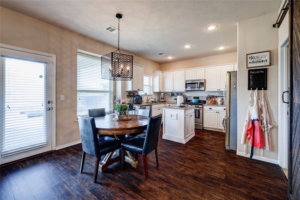5901 Scenic Lake Dr - Photo 10