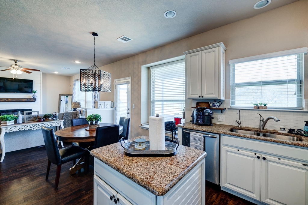 5901 Scenic Lake Dr - Photo 16