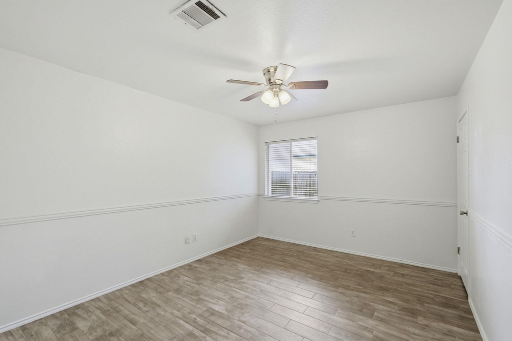 1005 Rolling Ridge Dr - Photo 9