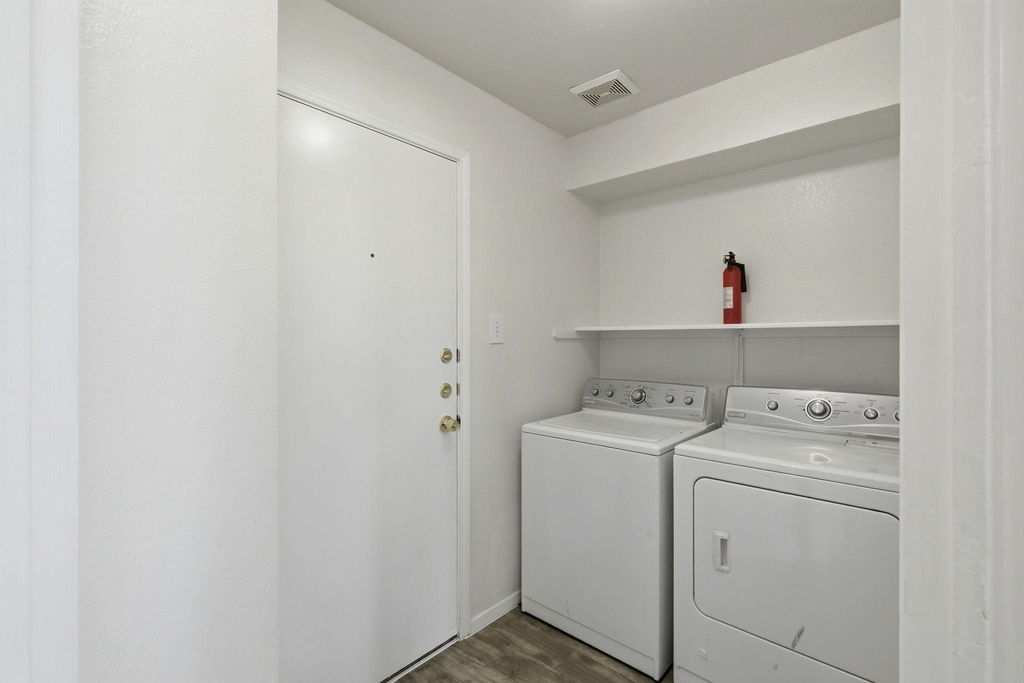 1005 Rolling Ridge Dr - Photo 12