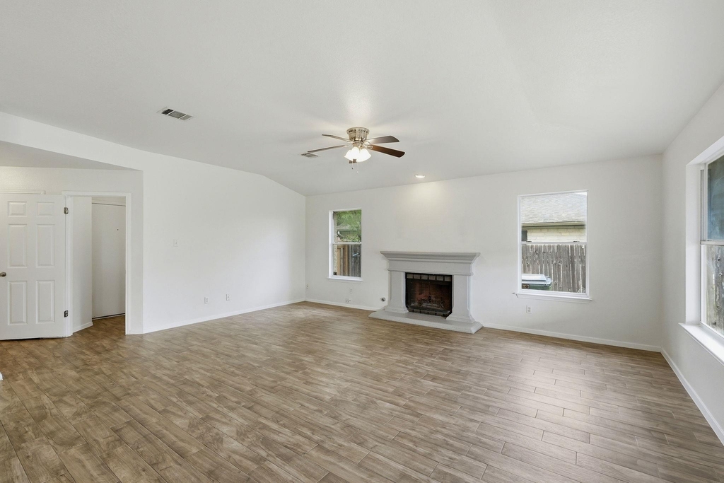 1005 Rolling Ridge Dr - Photo 1