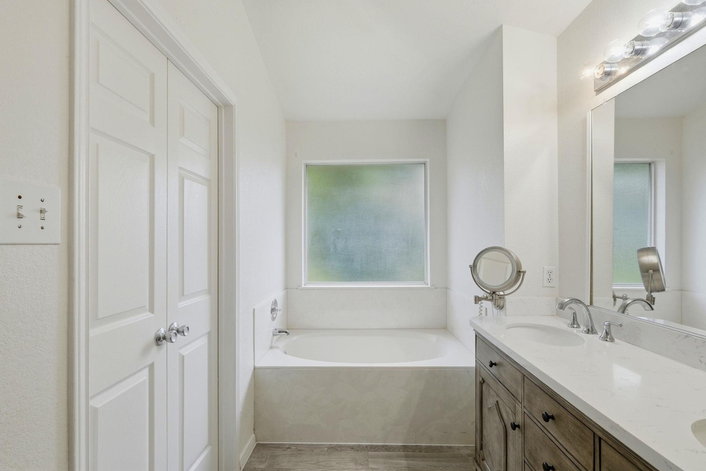 1005 Rolling Ridge Dr - Photo 7