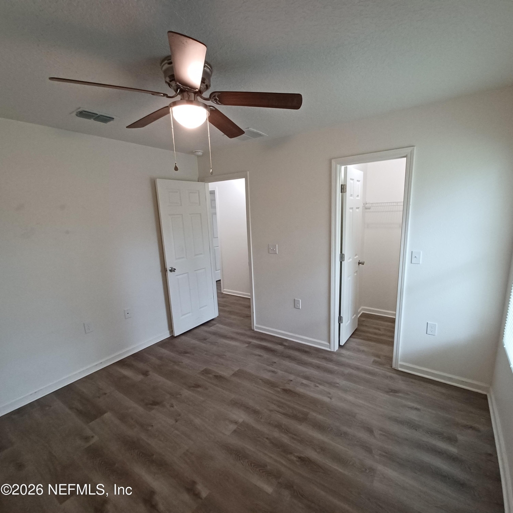 956 W 9th Street - Photo 16