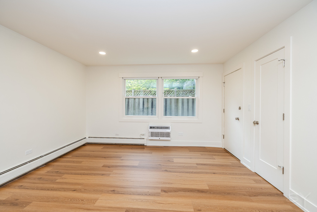 406 Franklin Avenue - Photo 2