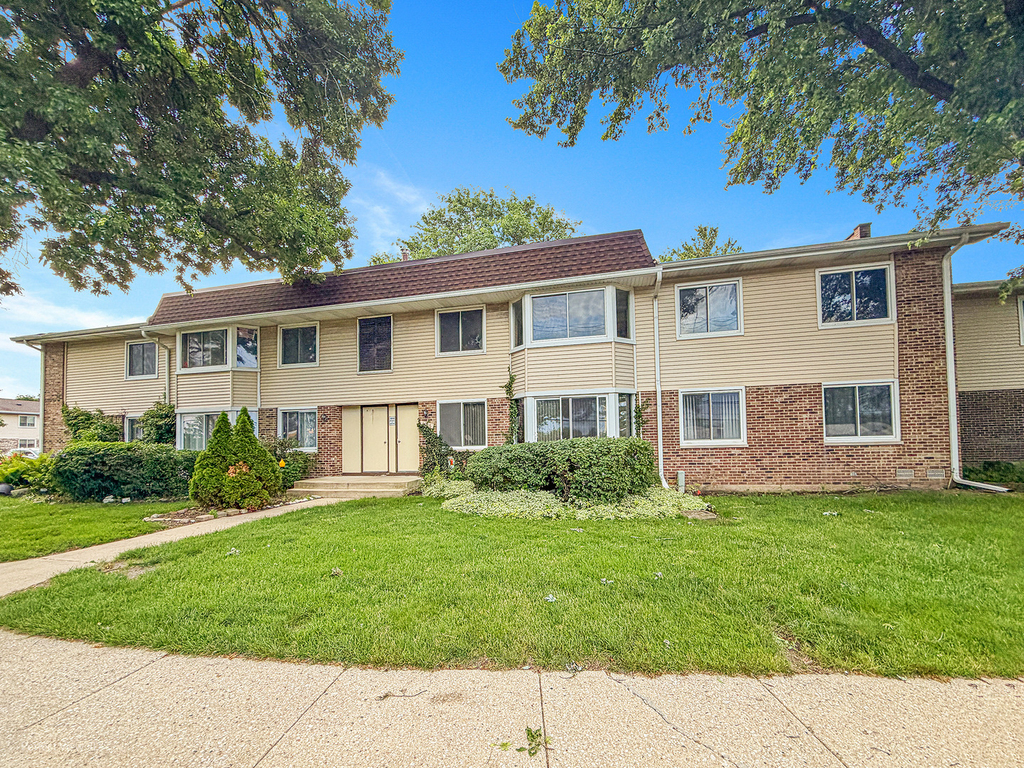 3008 Roberts Drive - Photo 1