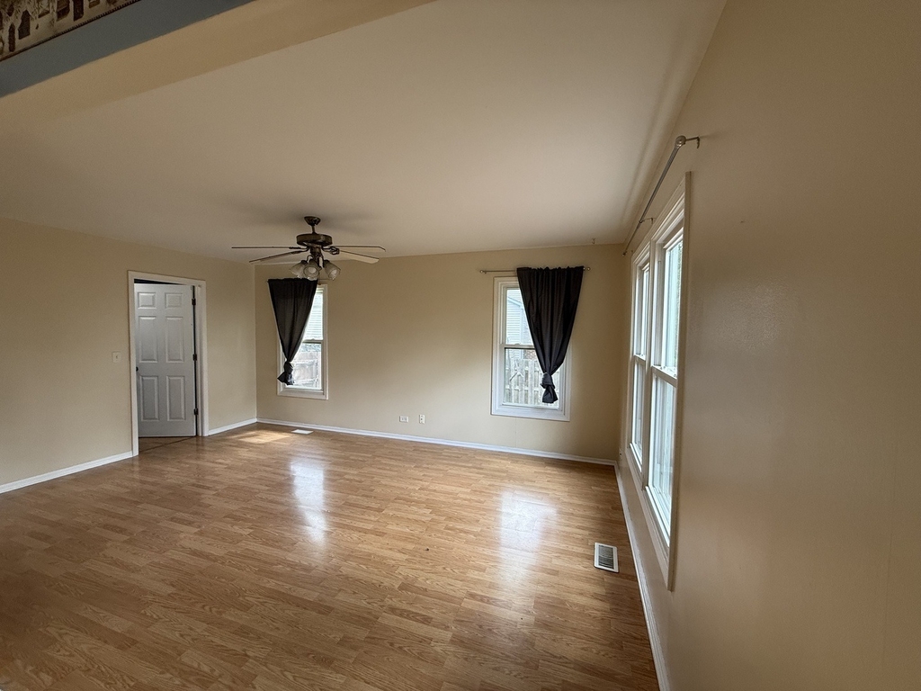 417 Bristol Way - Photo 3