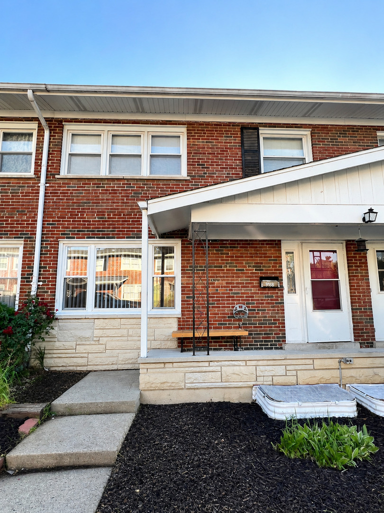 916 N Boxwood Drive - Photo 0