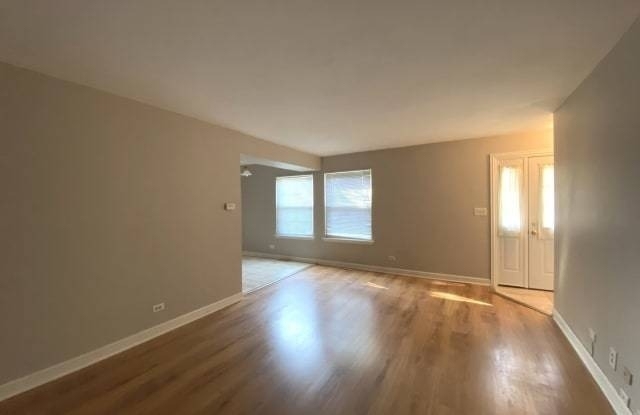 132 Brookwood Court - Photo 2