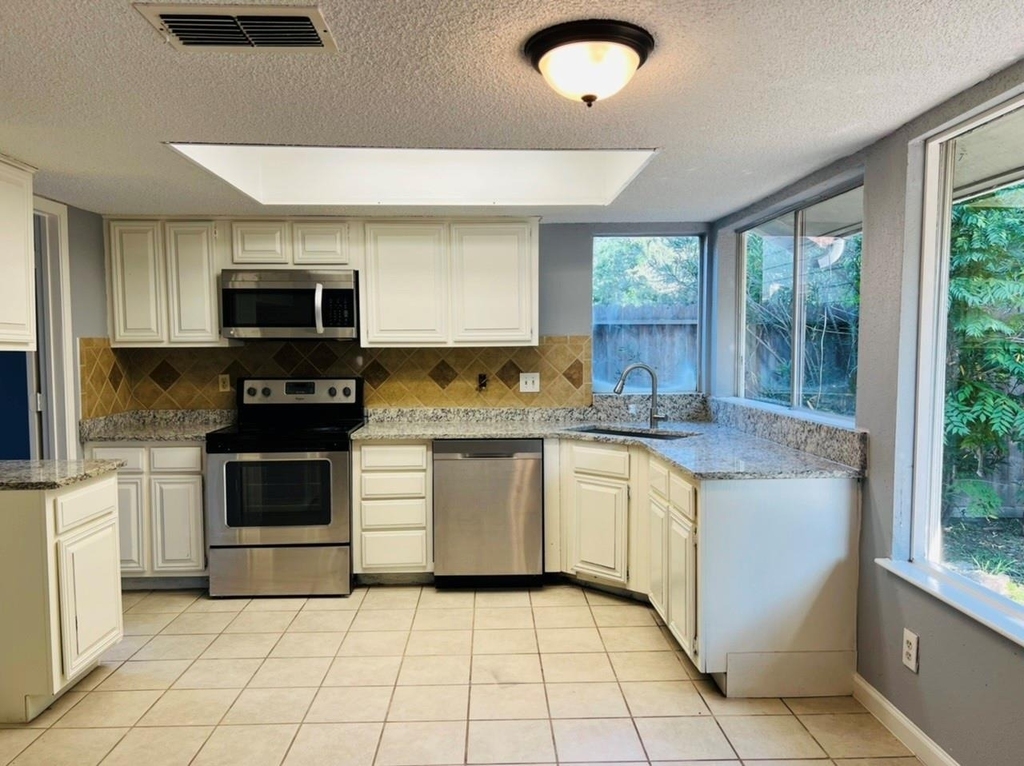 7627 Candlegreen Lane - Photo 18