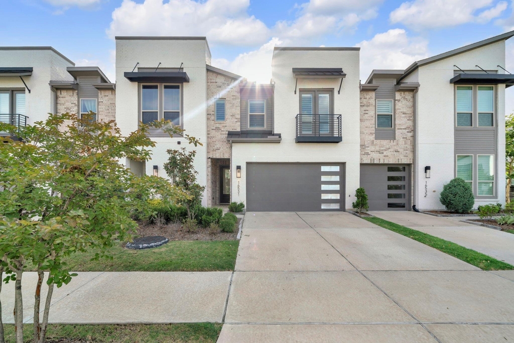 16531 Lake Austin Street - Photo 0