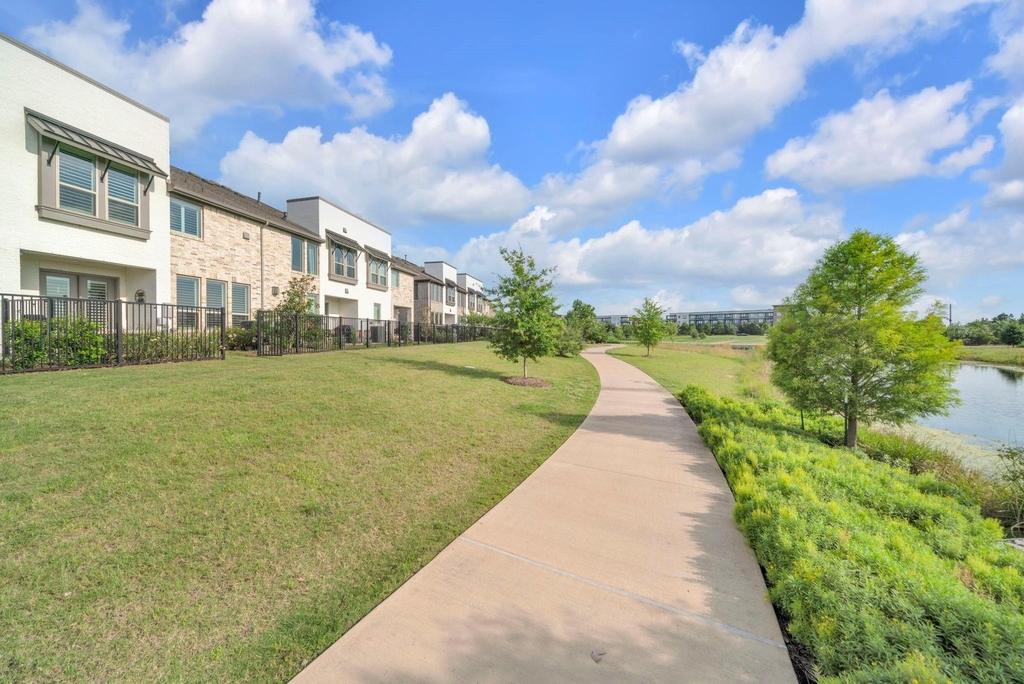 16531 Lake Austin Street - Photo 24