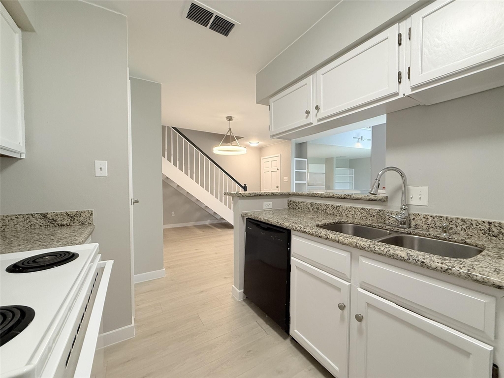 2120 El Paseo Street - Photo 8