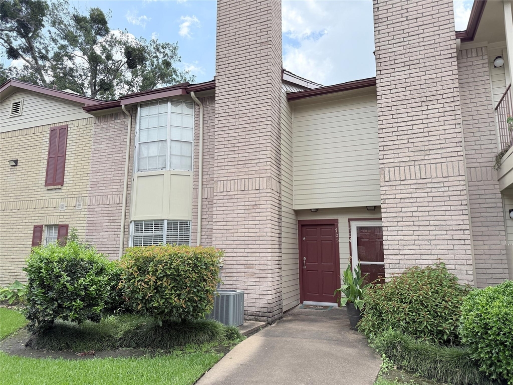 2120 El Paseo Street - Photo 1