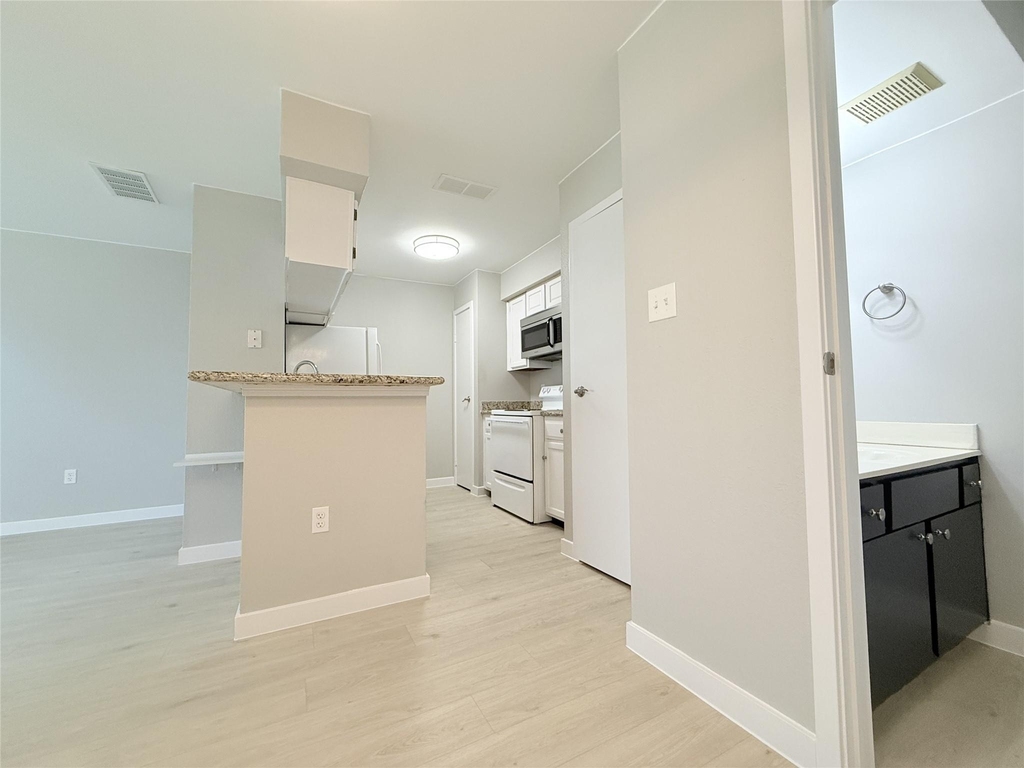 2120 El Paseo Street - Photo 5
