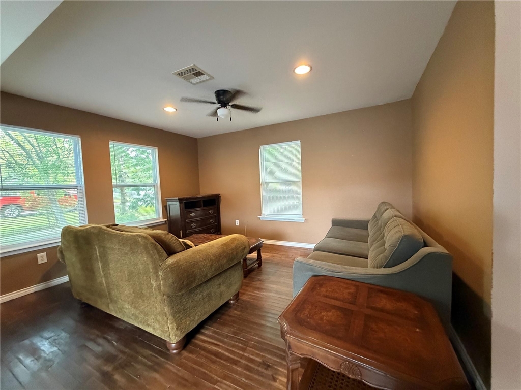 303 Magnusson Avenue - Photo 4