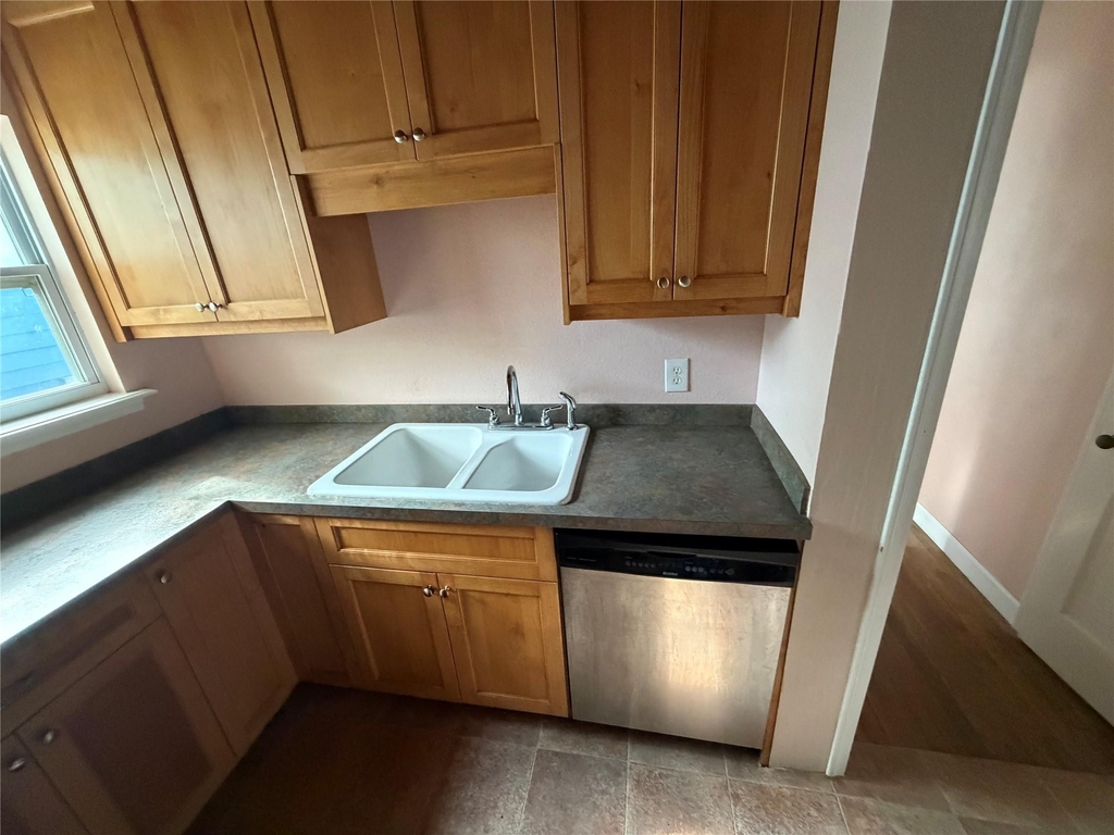303 Magnusson Avenue - Photo 9