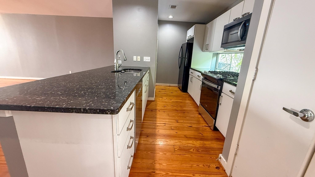 2605 Calumet Street - Photo 8