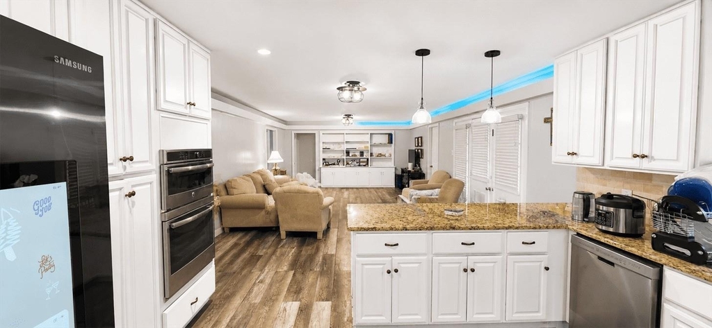 1139 Mainland Drive - Photo 2